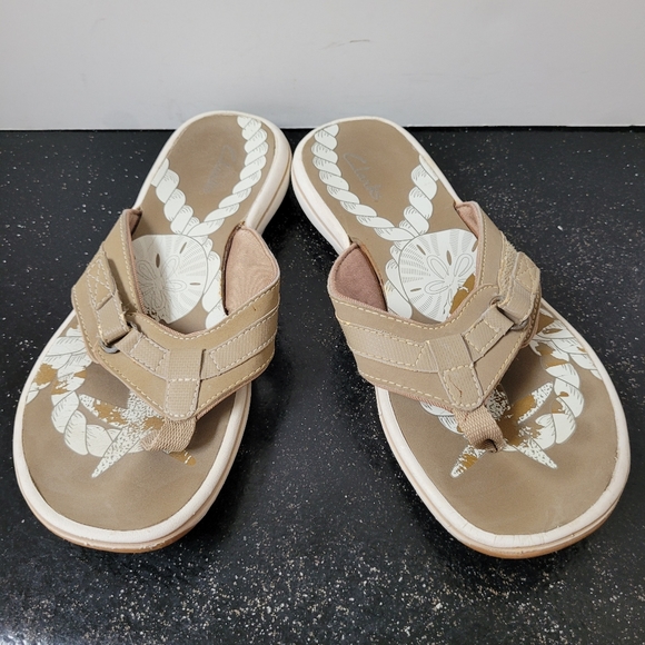 clarks tan sandals
